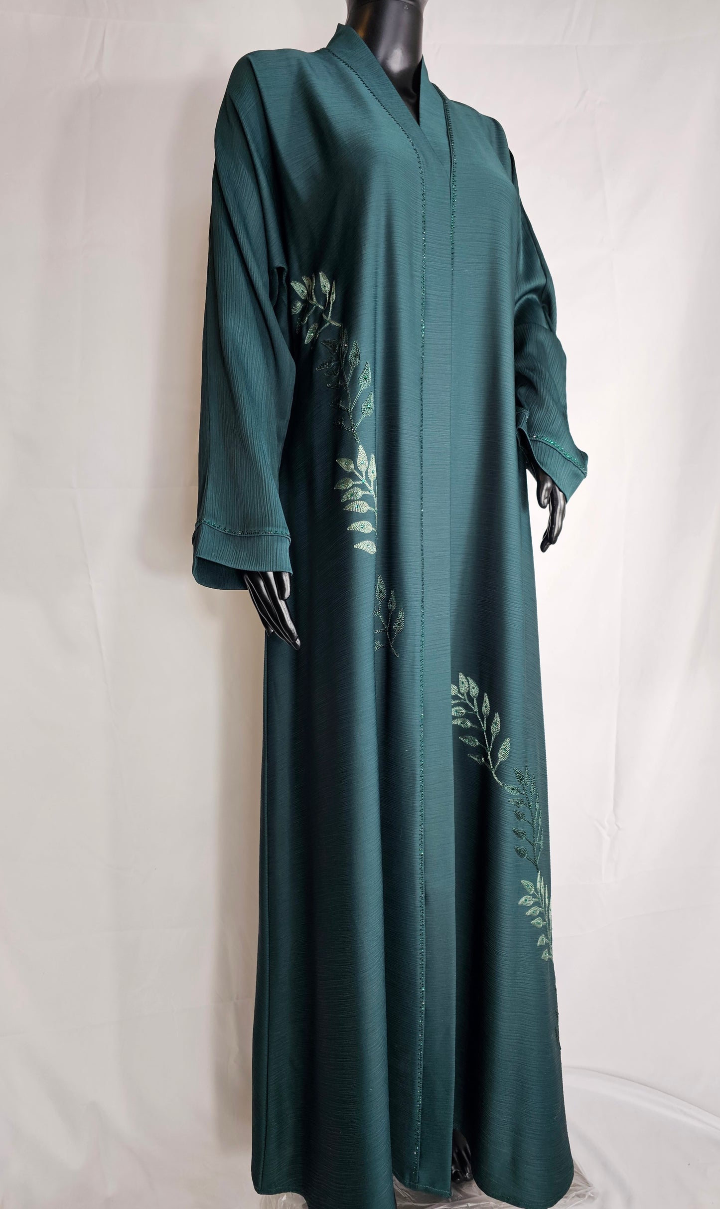 Zaynara Embellish – A Tale of Elegance and Grace