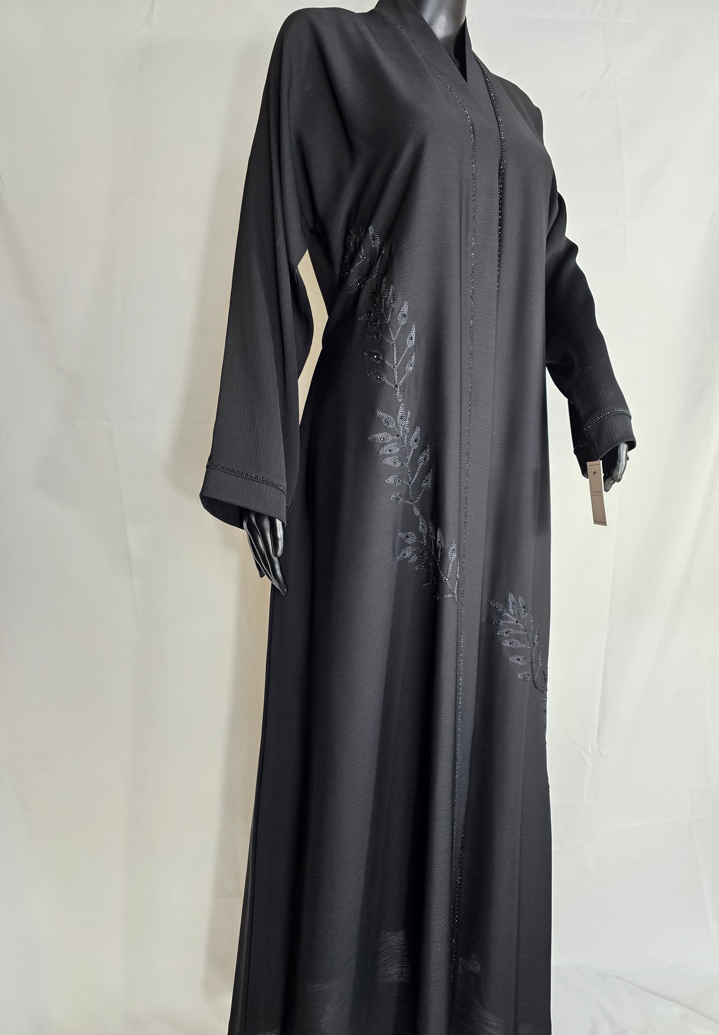 Zaynara Embellish – A Tale of Elegance and Grace