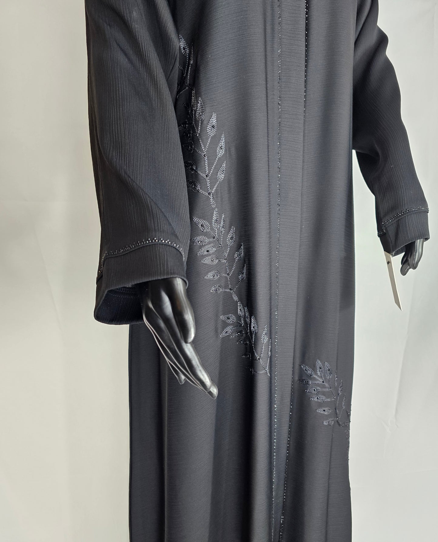 Zaynara Embellish – A Tale of Elegance and Grace