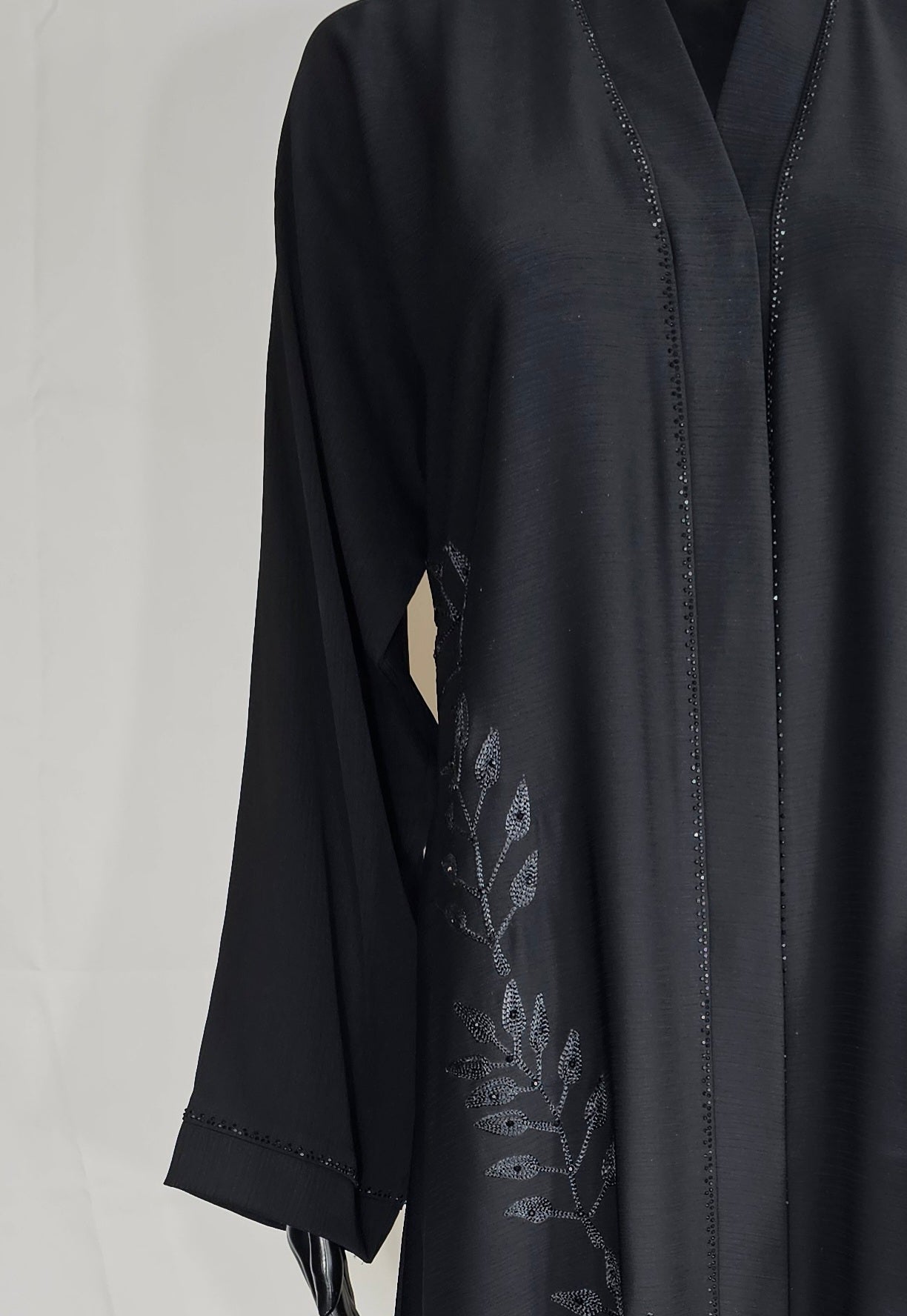 Zaynara Embellish – A Tale of Elegance and Grace