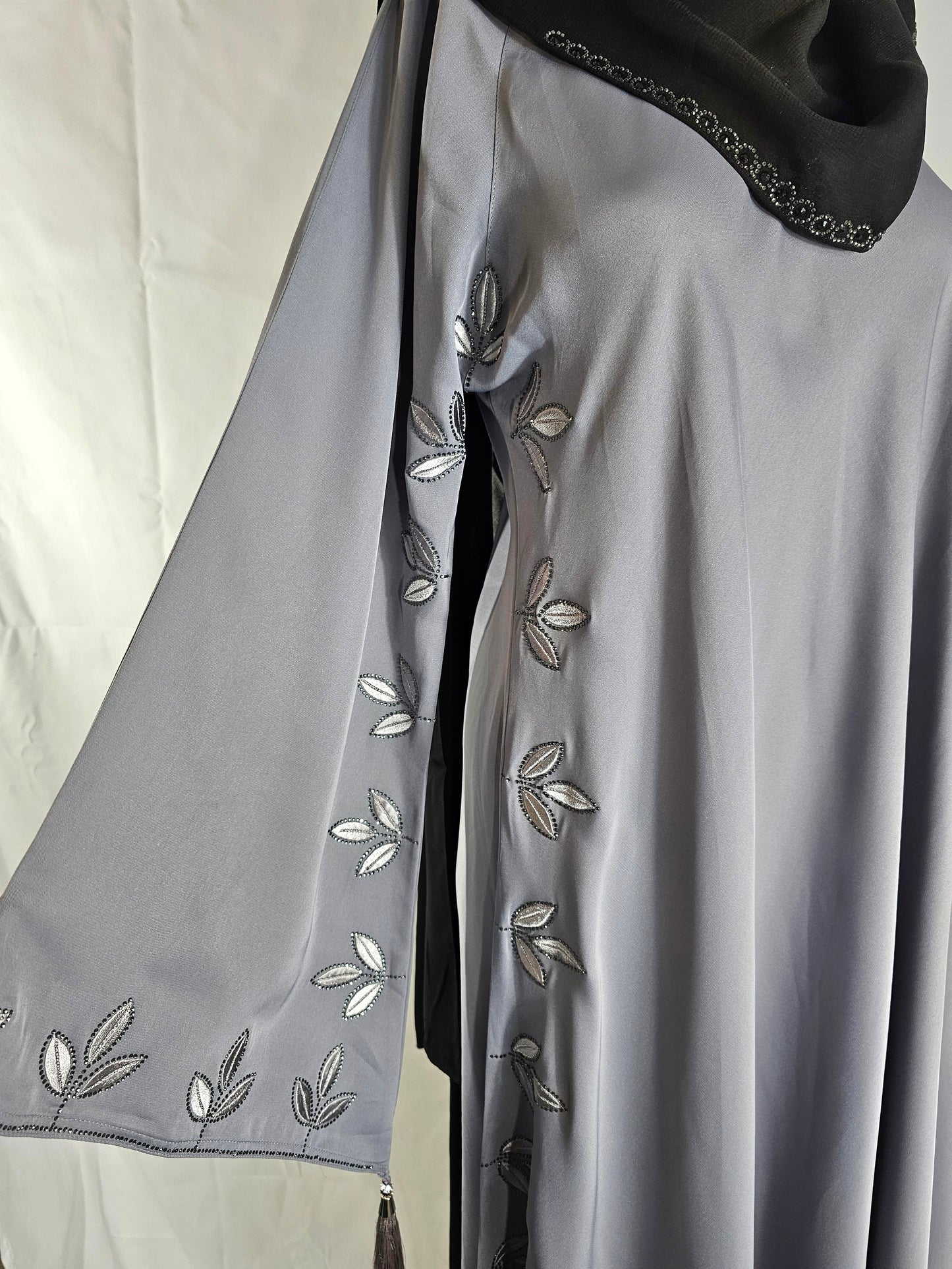 Hala – Radiance in Silver