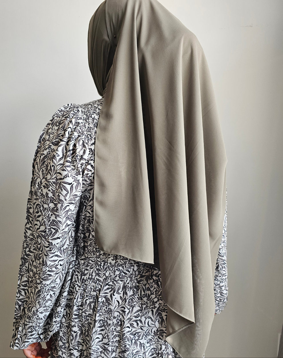 Premium Chiffon Hijabs – Soft, Opaque & Effortlessly Elegant